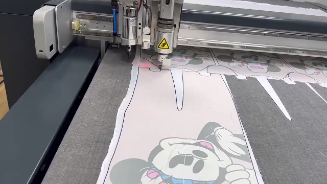 服裝大視覺裁剪機