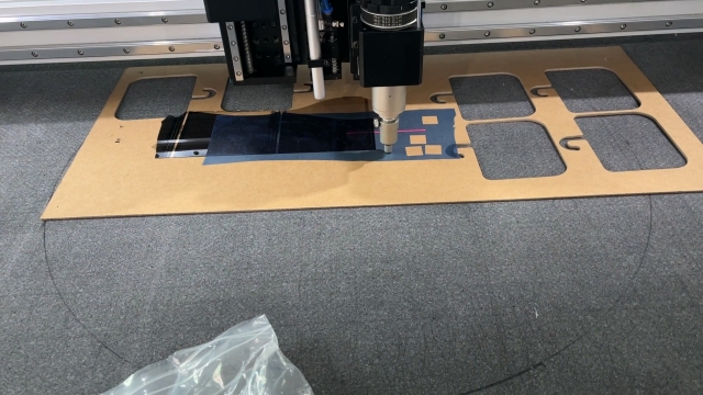 邊角識別定位切割機